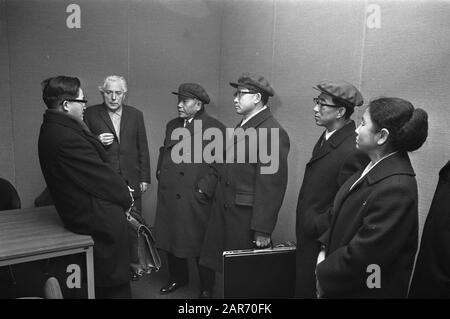 La délégation du gouvernement nord-coréen arrive à Schiphol Date : 30 novembre 1971 lieu : Noord-Holland, Schiphol mots clés : arrivées Banque D'Images