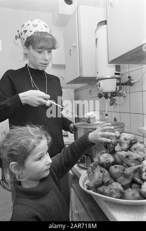 Ampoules À Huile Date De Cuisson: 28 Décembre 1966 Mots Clés: Oielbolles Banque D'Images