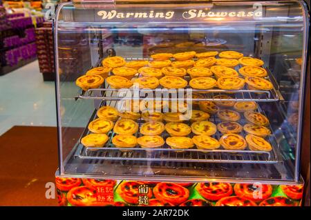 Tarte aux œufs de style Macao dans une boulangerie de Macao Banque D'Images