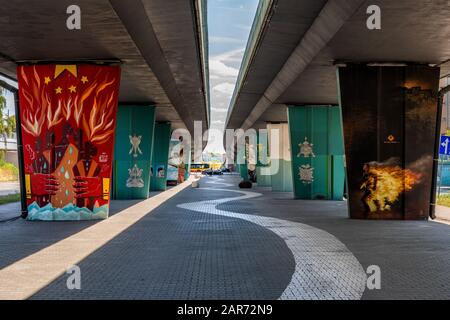 Peintures murales de la galerie tibétaine Au Rond-Point du Tibet dans le quartier de Wola à Varsovie en Pologne, art de rue représentant la lutte tibétaine pour l'autonomie Banque D'Images