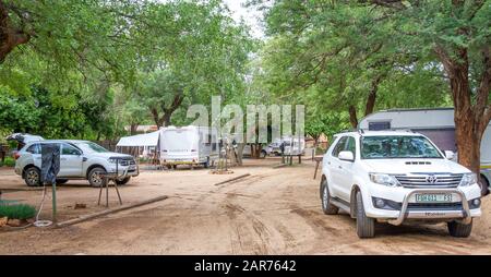 Komatipoort, Afrique du Sud - Camping caravane dans le Parc National Kruger est une image populaire de la tradition de vacances en Afrique du Sud en format horizontal Banque D'Images