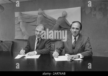 Cession financière Dagblad; 10, 11: Nobel (l) et Steve (r), 12: M. W. F. C. Stevens, titre Date : 16 avril 1987 Banque D'Images