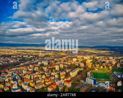 Karlovy Vary, République tchèque 24 janvier 2020 - l'antenne de Karlovy Vary Sous la belle lumière du soleil froid hiver ciel clair Banque D'Images