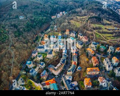 Karlovy Vary, République tchèque 24 janvier 2020 - l'antenne de Karlovy Vary Sous la belle lumière du soleil froid hiver ciel clair Banque D'Images