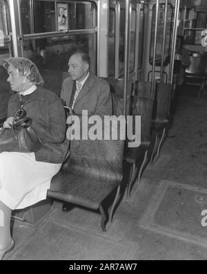 Affectations Fa. NAP à Amsterdam, sièges au tramway de Rotterdam Date : 11 octobre 1958 lieu : Amsterdam, Noord-Holland mots clés : chaises, tramways Banque D'Images