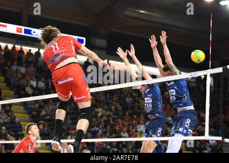 Civitanova Marche, Italie. 26 janvier 2020. Spike rychlicki kamil (cucine lube civitanova) pendant le championnat Cucine Lube Civitanova contre Itas Trentin - Volleybal Champions League Men Championship - crédit: LPS/Roberto Bartomeoli/Alay Live News Banque D'Images