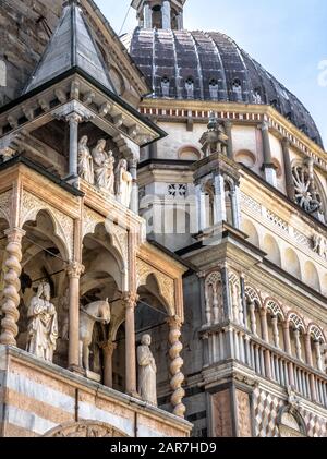 Basilique Santa Maria Maggiore À Citta Alta, Bergame, Italie. Architecture historique de la vieille ville ou de la Haute ville à Bergame en été. Churc médiéval Banque D'Images