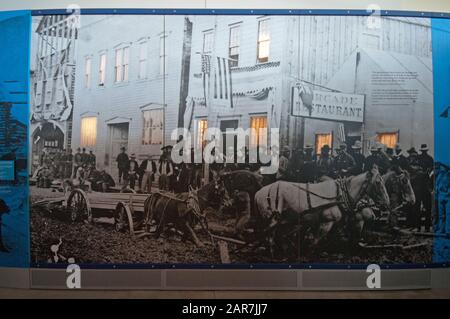 Photographie de Dawson City (Yukon) pendant la ruée vers l'or, Centre du patrimoine de la Gendarmerie royale du Canada (GRC), Regina (Saskatchewan), Canada Banque D'Images