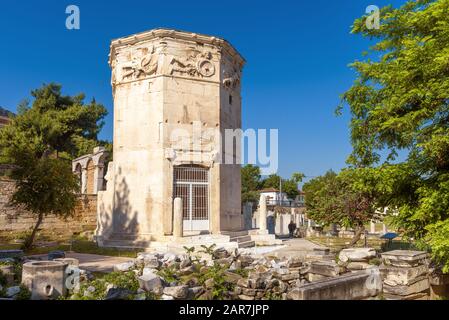 Tour des vents ou des Aerides sur l'Agora romaine, Athènes, Grèce. C'est l'un des principaux monuments d'Athènes. Paysage des ruines grecques anciennes dans le centre A d'Athènes Banque D'Images