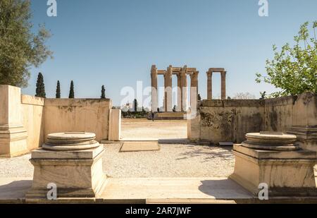 Temple de Zeus olympique à Athènes, Grèce. Le temple antique de Zeus ou Olympieion est l'un des principaux monuments d'Athènes. Vue panoramique sur le célèbre Banque D'Images