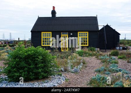 Prospect Cottage ancienne maison de cinéaste, peintre, jardinier, écrivain et militante Derek Jarman, Dungeness, Kent, Angleterre. Banque D'Images