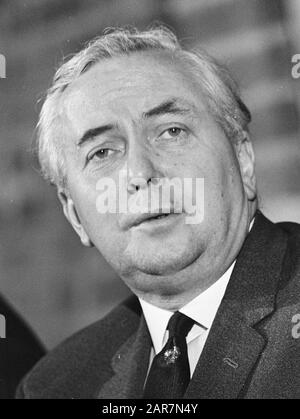 Le premier ministre Wilson a donné une conférence de presse après discussion à la Haye, Wilson (kop) Date : 27 février 1967 lieu : la Haye, Zuid-Holland mots clés : conférences de presse, premiers ministres Banque D'Images