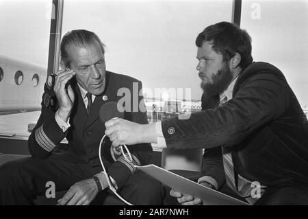 Président Forsberg de l'IFALPA (Fédération internationale des associations de pilotes aériens) au Président de Schiphol Forsberg (l) au cours d'une entrevue Date : 15 juin 1972 lieu : Noord-Holland, Schiphol mots clés : entrevues, présidents Banque D'Images