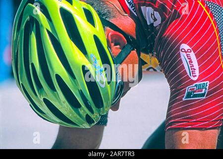 Cycliste de course à la ligne de départ Banque D'Images