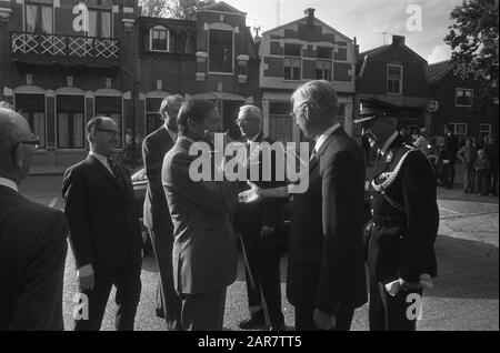 Le prince Claus a restauré Schaep en Burgh à S-Graveland, un nouvel hébergement pour Ned. Loin. Conservation Natuurmonumenten; réception Date: 1 octobre 1975 lieu: S-Graveland, Noord-Holland mots clés: Reçus Nom personnel: Claus, prince Nom de l'institution: Natuurmonumenten Banque D'Images