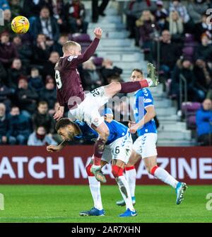 Ladbrokes Scottish Premierhierhip - Coeur De Midlothian V Rangers. Tynecastle Park, Édimbourg, Midlothian, Royaume-Uni. 26 janvier 2020. Spectacles PIC : acrobaties de Hearts Irish International, Liam Boyce, comme Hearts jouent l'hôte des Rangers dans le Ladbrokes Scottish Premierhip, Tynecastle Park, Édimbourg. Crédit : Ian Jacobs/Alay Live News Banque D'Images