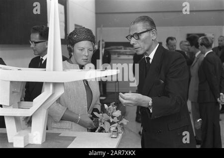 Princesse Beatrix visite festival jeunesse Velp Date: 28 août 1962 lieu: Gueldre, Velp mots clés: Visites, festivals, jeunesse, maison royale, princesses Nom personnel: Beatrix, princesse Banque D'Images