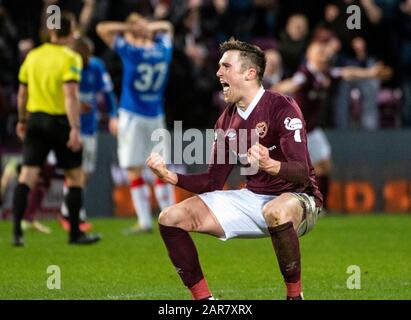 Ladbrokes Scottish Premierhierhip - Coeur De Midlothian V Rangers. Tynecastle Park, Édimbourg, Midlothian, Royaume-Uni. 26 janvier 2020. Spectacles PIC : un centre-arrière enchanté de Hearts, John Soutar, comme Hearts battent les Rangers 2-1 dans le prémierhip écossais Ladbrokes, Tynecastle Park, Édimbourg. Crédit : Ian Jacobs/Alay Live News Banque D'Images