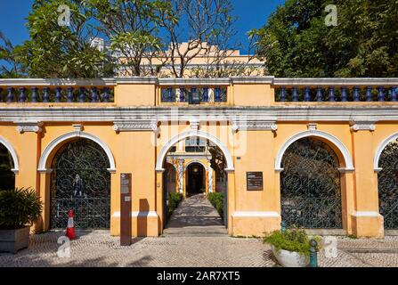 Hôtel colonial historique abritant maintenant la bibliothèque Sir Robert Ho Tung. Macao, Chine. Banque D'Images
