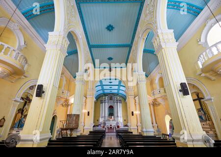 Vue intérieure de l’église Saint-Augustin, créée pour la première fois par les prêtres hispanophones en 1591. Macao, Chine. Banque D'Images