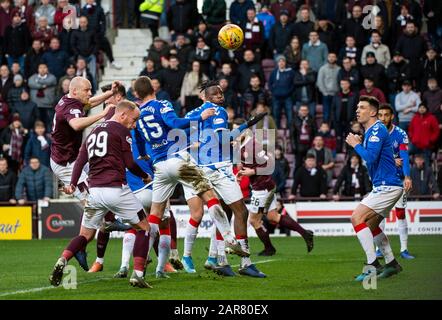 Ladbrokes Scottish Premierhierhip - Coeur De Midlothian V Rangers. Tynecastle Park, Édimbourg, Midlothian, Royaume-Uni. 26 janvier 2020. Pic montre: Le capitaine du coeur, Steven Naismith, se dirige étroitement au fur et à mesure que Hearts joue l'hôte des Rangers dans le prémierhip écossais Ladbrokes, Tynecastle Park, Édimbourg. Crédit : Ian Jacobs/Alay Live News Banque D'Images