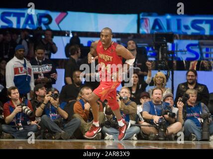 Los Angeles, CALIFORNIE, États-Unis. 20 février 2011. Kobe Bryant, 41 ans, meurt en hélicoptère crash à Calabasas, Californie aujourd'hui dimanche 26 janvier 2020.West All Star Kobe Bryant après avoir marqué un panier lors du match de basket-ball NBA All-Star à Los Angeles, le 20 février 2011. L'Ouest a remporté le jeu 148 à 143.ARMANDO ARORIZO/PI crédit: Armando Arorizo/Pi/Prensa Internacional/ZUMA Wire/Alay Live News Banque D'Images