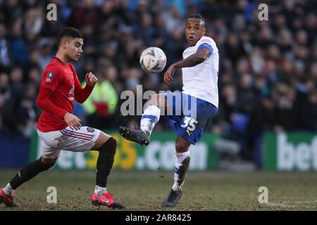 Birkenhead, Royaume-Uni. 26 janvier 2020. Neil Danns de Tranmere Rovers joue le ballon lors du quatrième match de la FA Cup entre Tranmere Rovers et Manchester United au Parc de Prenton le 26 janvier 2020 à Birkenhead, en Angleterre. (Photo de Richard Ault/phcimages.com) crédit : Images PHC/Alay Live News Banque D'Images