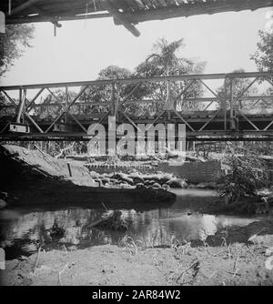 Modjokerto Provisory pont routier construit par le génie Date: 1947/03/01 lieu: Indonésie, Pays-Bas Indes orientales Banque D'Images