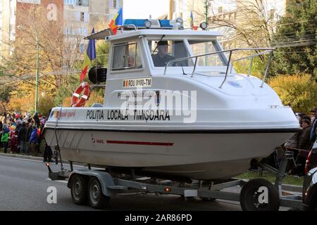 Timisoara, Timis / Roumanie - 1 décembre 2019: Journée nationale de Roumanie, bateau de police local au défilé militaire de Timisoara Banque D'Images