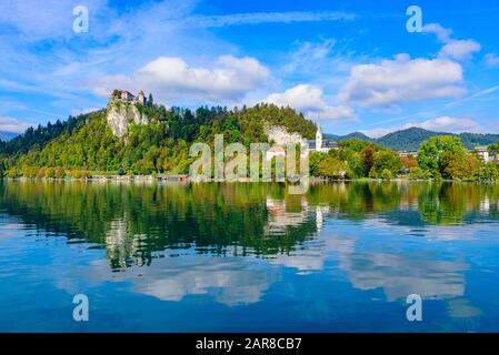 Lac Bled, une destination touristique populaire en Slovénie Banque D'Images