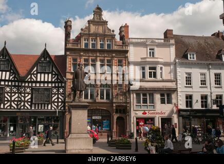 Statue du fils local Clive of India se dresse sur la place, une ancienne place de la ville, à Shrewsbury, Shropshire, Angleterre Banque D'Images