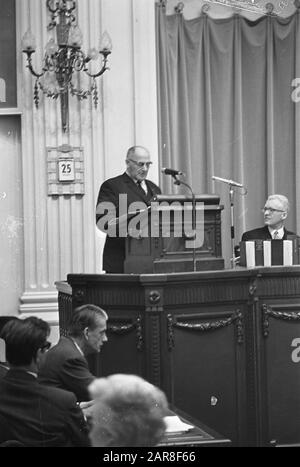 Diviser Le Parti Paysan À La Chambre Basse. Monsieur Kate. A. Nuyens souligne dans sa déclaration l'allégeance à M. Koekoek à la Chambre néerlandaise Date: 25 juin 1968 lieu: La Haye, Zuid-Holland Nom personnel: M. Cuckoek Nom institutionnel: Farmer Party, Trouw Banque D'Images