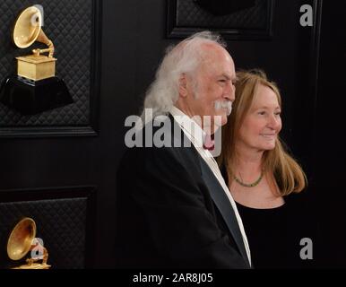 Los Angeles, Californie, États-Unis. 26 janvier 2020. David Crosby et Jan Dance arrivent pour les 62ème Grammy Awards annuels qui ont eu lieu au Staples Center de Los Angeles le dimanche 26 janvier 2020. Photo de Jim Ruymen/UPI crédit: UPI/Alay Live News Banque D'Images