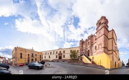 Le Parroquia de Santo Domingo, et le musée Pedro Coronel à Zacatecas, Etat de Zacatecas, Mexique Banque D'Images