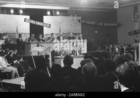 Enseigner À Croire sans Église. Aperçu du forum Date: 9 octobre 1967 mots clés: Forums, présentations Banque D'Images