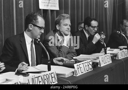 Enseigner à propos de l'église dans le centre ville de Scratch Date : 18 novembre 1968 mots clés : églises, réunions Banque D'Images