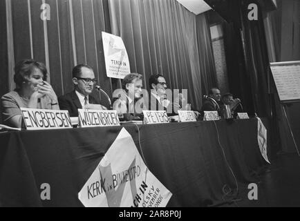 Enseigner à propos de l'église dans le centre ville de Kras M. Nagel a interrumpé plusieurs fois ce soir Date: 18 novembre 1968 mots clés: Églises, réunions Banque D'Images