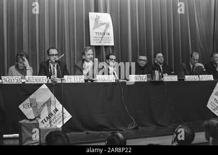 Enseigner à propos de l'église dans le centre ville de Kras M. Nagel a interrumpé plusieurs fois ce soir Date: 18 novembre 1968 mots clés: Églises, réunions Banque D'Images