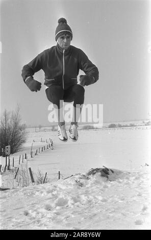 Entraînement pour les Championnats du monde de patinage masculin à la Fornaess de la fête du Deventer pendant l'entraînement Date: 13 février 1969 lieu: Deventer mots clés: Patinage, sport, championnats du monde Nom personnel: Fornaess de la journée Banque D'Images