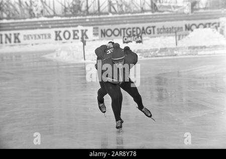 Entraînement pour les Championnats du monde de patinage pour Homme au Deventer nr. 3, 4: Guttormsen Et Tveter Date: 13 Février 1969 Lieu: Deventer Mots Clés: Patinage, Sport, Championnats Du Monde: Koch, Eric/Anefo Banque D'Images
