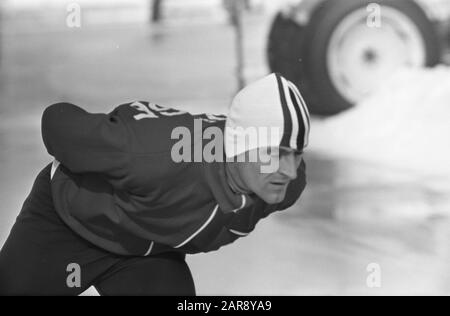 Entraînement pour les Championnats du monde de patinage pour Homme au Deventer nr. 7: Maier en action Date: 13 février 1969 lieu: Deventer mots clés: Patinage, sport, championnats du monde Banque D'Images