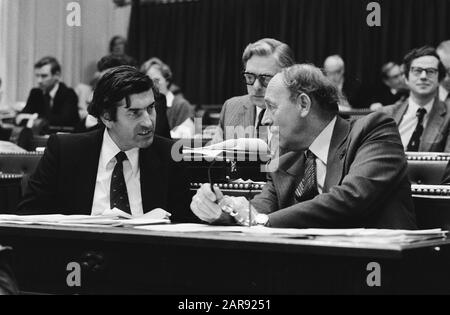 Deuxième chambre, débat sur l'affaire Aantjes; Lubbers (l) et Switch (les deux CDA) Date: 16 novembre 1978 mots clés: Nom De La Personne politique: Nom de l'institution Switch: CDA, House Banque D'Images