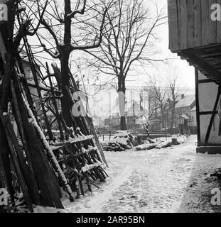 Maisons À Colombages Rothaargebergte à Girkhausen en hiver Date: Non dédrées lieu: Allemagne, Girkhausen, Rhénanie-du-Nord-Westphalie, Allemagne de l'Ouest mots clés: Village images, neige, hiver Banque D'Images