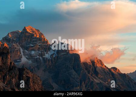 Dolomites lever de soleil paysage naturel en Italie du Nord Banque D'Images