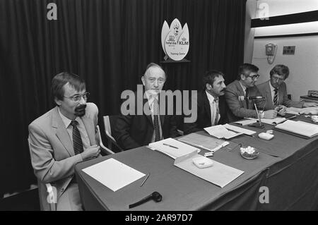 Réunion de l'IFATCA, Fédération internationale du contrôleur de la circulation aérienne, à l'aéroport de Schiphol dans l'hôtel Ibis Date : 22 août 1981 lieu : Noord-Holland, Schiphol mots clés : contrôleurs de la circulation aérienne, Organisations Banque D'Images