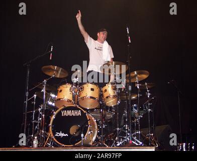 15 septembre : Matt Frenette de Loverboy se produit à l'amphithéâtre Lakewood à Atlanta, en Géorgie, le 15 septembre 2002. Crédit: Chris McKay / MediaPunch Banque D'Images