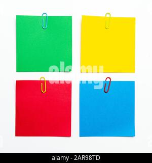 Jeu de 4 couleurs de bloc de notes adhésives. Banque D'Images