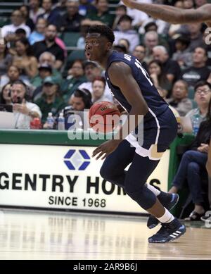 25 janvier 2020 - UC Davis Aggies garde Ade Adebayo (24) lors d'un match entre les Hawaii Rainbow Warriors et les UC Davis Aggies au Stan Sheriff Centre à Honolulu, HI - Michael Sullivan/CSM Banque D'Images