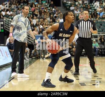 25 janvier 2020 - UC Davis Aggies garde Damion Squire (1) lors d'un match entre les Hawaii Rainbow Warriors et les UC Davis Aggies au Stan Sheriff Centre à Honolulu, HI - Michael Sullivan/CSM Banque D'Images