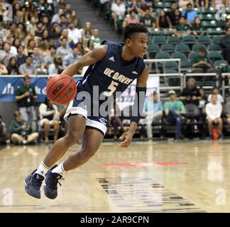 25 janvier 2020 - Ezra Manjon, garde des Aggies de Davis UC (5) lors d'un match entre les guerriers Rainbow d'Hawaï et les Aggies de Davis UC au Centre Stan Sheriff d'Honolulu, HI - Michael Sullivan/CSM Banque D'Images